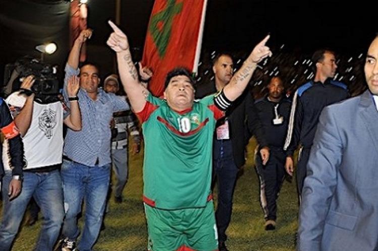 النجم مارادونا أكبر مساند للفريق المغربي ويعلنها على حائطه الفايسبوكي بأربع لغات
