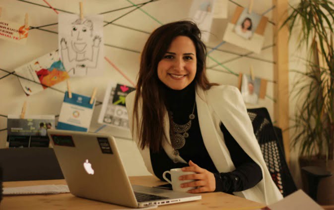 شابة مغربية تتسلق أعلى قمة بإفريقيا