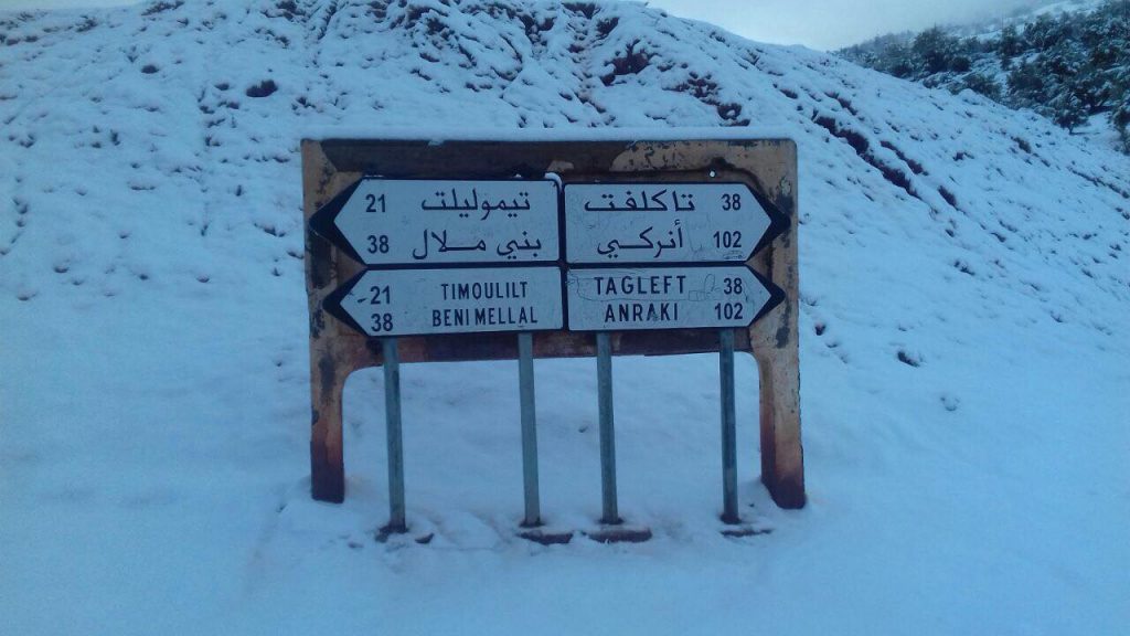 التساقطات الثلجية الكثيفة تسببت في عزل قرى بأكملها بجهة بني ملال-خنيفرة