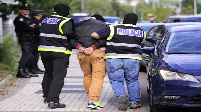 الشرطة الإسبانية تلقي القبض على مواطن مغربي لتورطه في الإشادة بالإرهاب