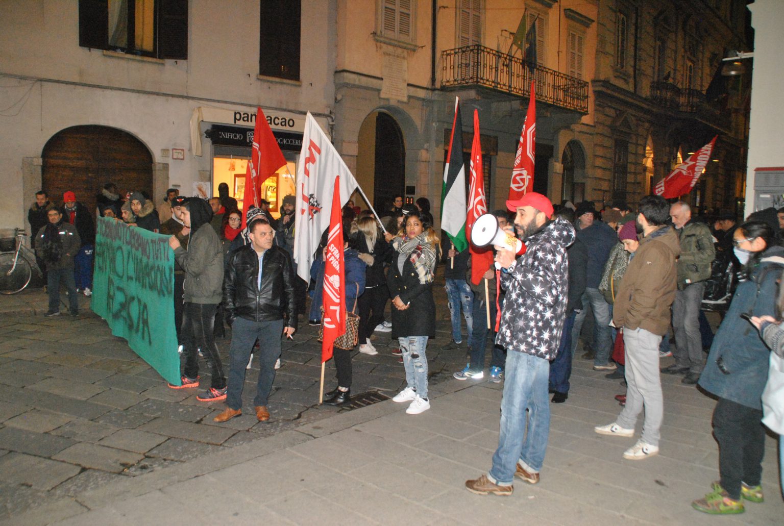 مهاجرون مغاربة يتعرضون للعنف من طرف عنصريين بإيطاليا