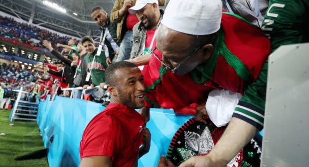 الجمهور يحتفي بالأسود و يطالبهم باللقب الافريقي