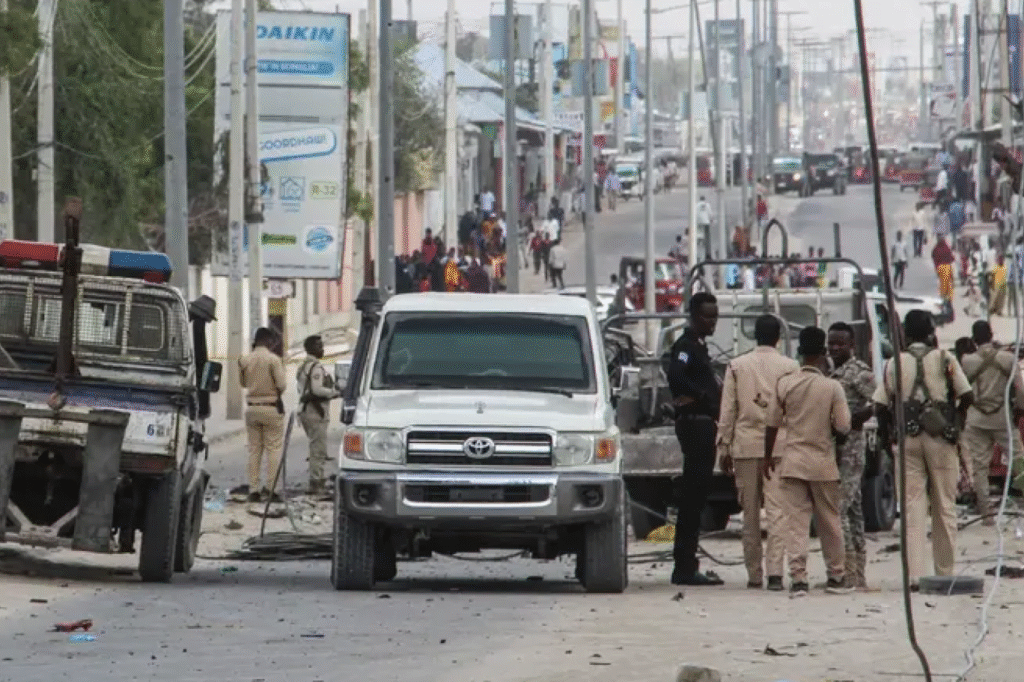 مقتل جندي وإصابة 6 في تفجير انتحاري بالصومال