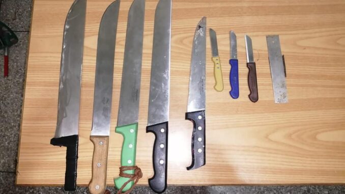 الدار البضاء: ضبط أسلحة بيضاء واعتقالات خلال مباراة الرجاء وحسنية اكادير.