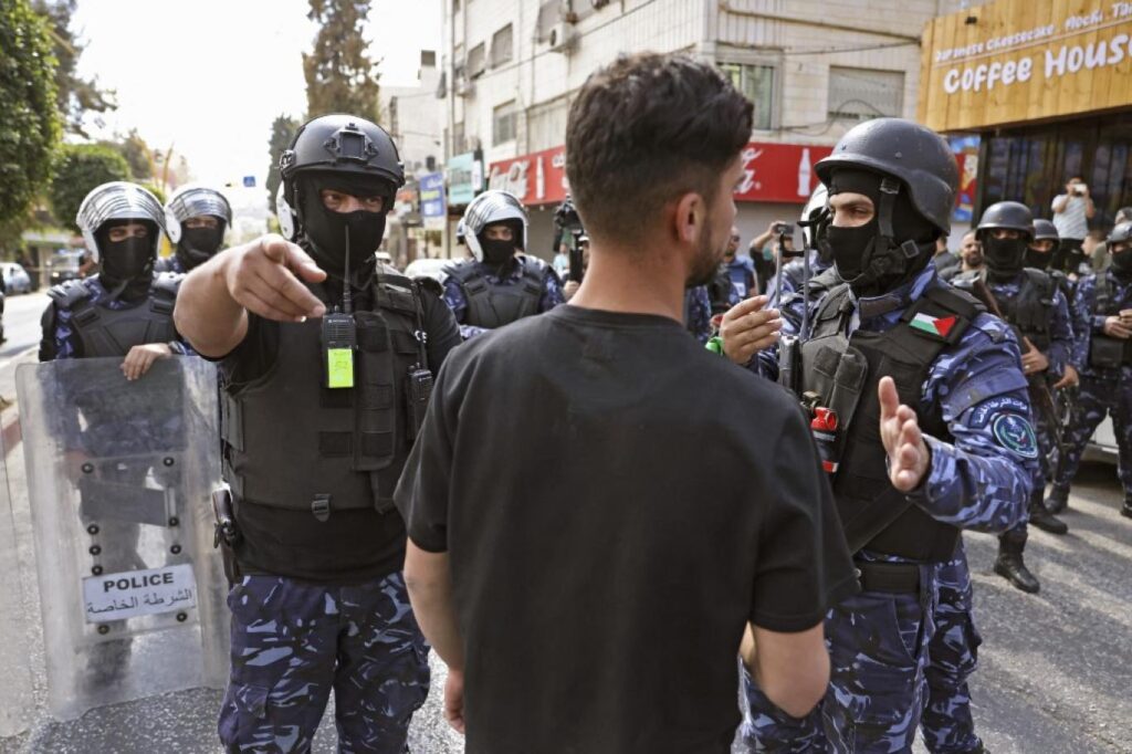 غزة: قوات حماس تعتقل شخصين لاطلاقهما صواريخ على اسرائيل.