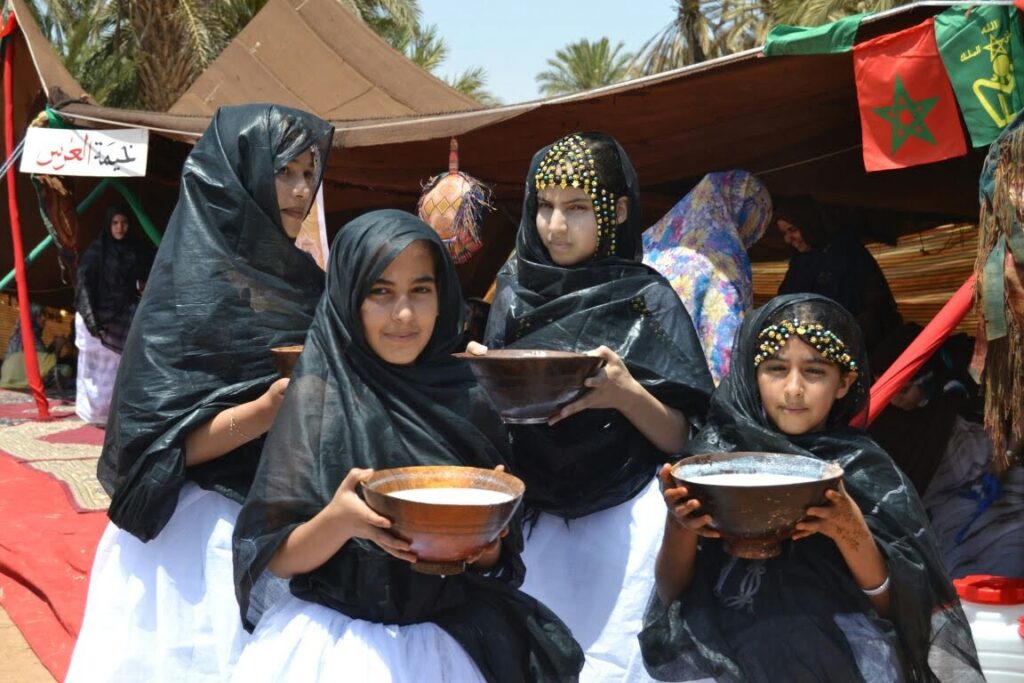 وزير الثقافة يدعم أغاني عن الصحراء المغربية