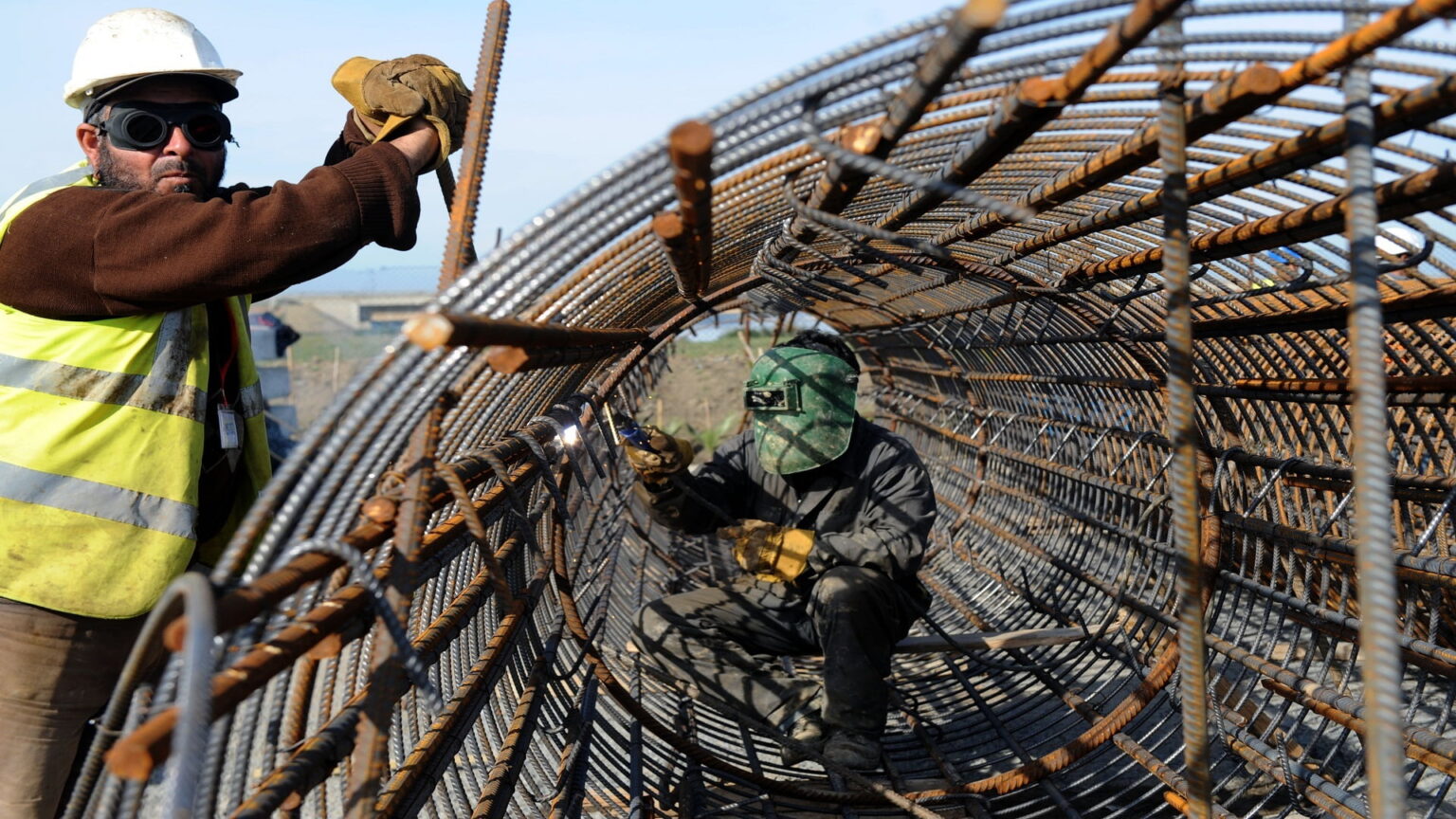 امام التحديات الكبرى ميزانية الاستثمار تبلغ 300 مليار درهم