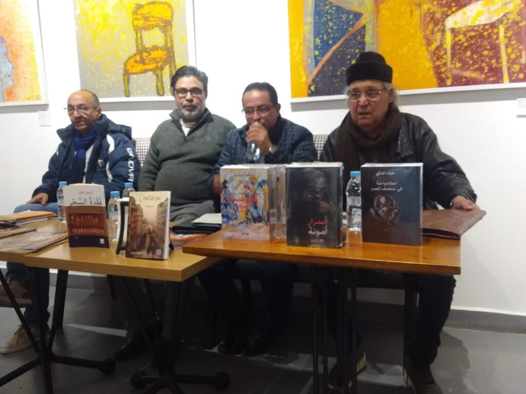 في مرسم الفنان المبدعون دائما على اليمين