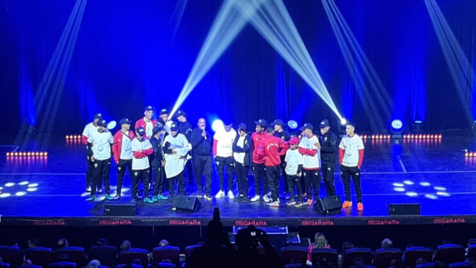 سعيد الناصري يحرج فيصل العرايشي بعرضه الجديد