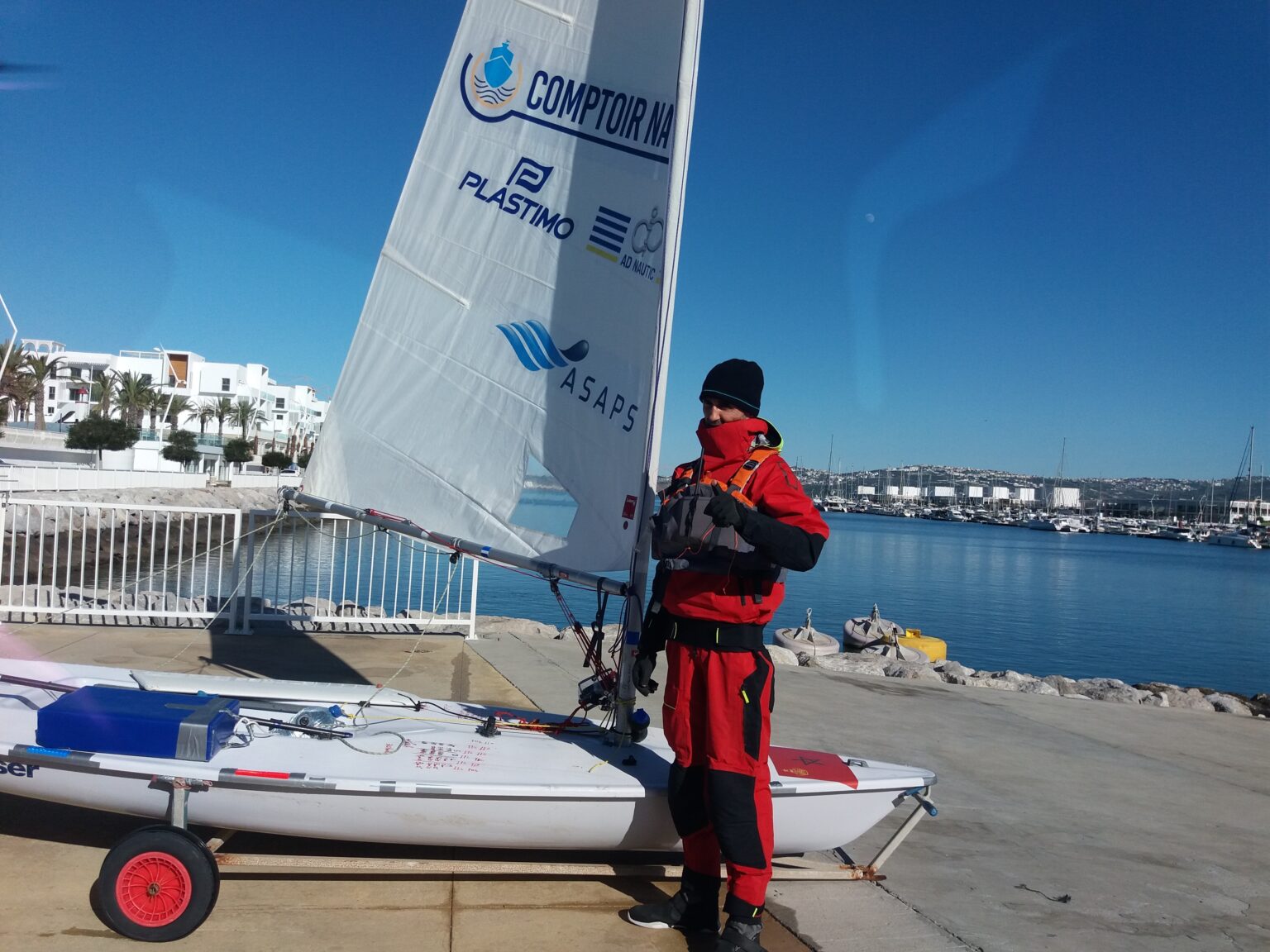 مغامرة بحرية على متن قارب شراعي بين طنجة وأصيلة.