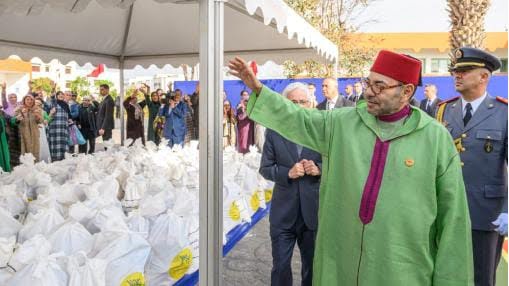 جلالة الملك يعطي بالرباط انطلاقة العملية الوطنية “رمضان 1445” لفائدة مليون أسرة