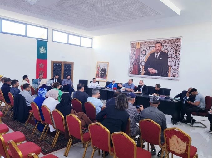 “اجتماع اللجنة المحلية للتنمية البشرية يطرح العديد من أفكار المشاريع التنموية بمدينة سيدي بنور