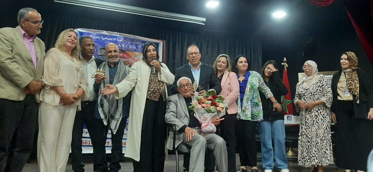 المهرجان الدولي للشعر والزجل في دورته الـ18 يعلن عن 8 فائزين وبوعروة ينعش حفل الاختتام