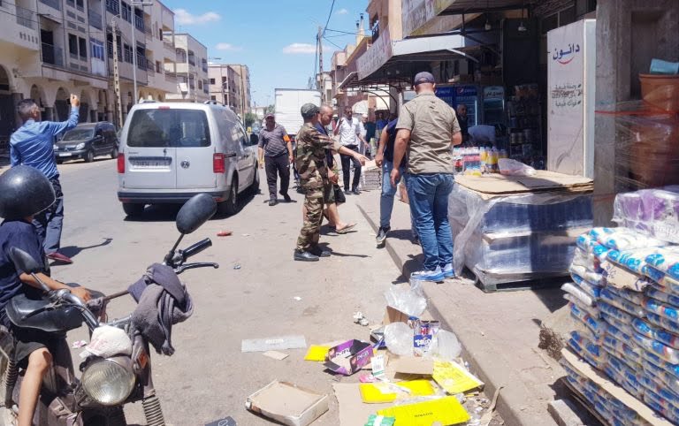 السلطات المحلية بسيدي بنور تنتفض ضد احتلال الملك العمومي باهم شوارع المدينة