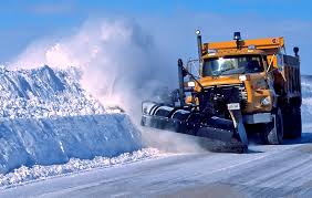 الأمطار والثلوج تعزل عدة طرق في عدة أقاليم بالمملكة