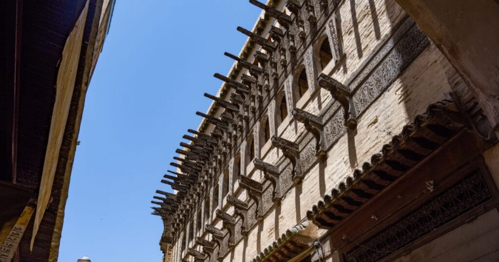 الساعة المائية البوعنانية .. صمت يحكي تاريخا مجيدا