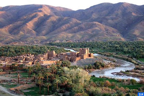 إحداث مشاريع جديدة لتحويل مياه الفيضانات وتنمية الواحات بالرشيدية