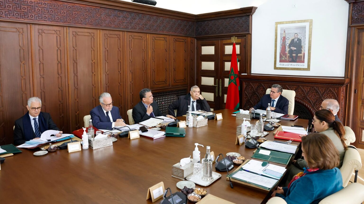 “تصدير الأزمة النفسية” للشعب و”الاستخفاف” بقطاعات استراتيجية كالتعليم والصحة والتشغيل