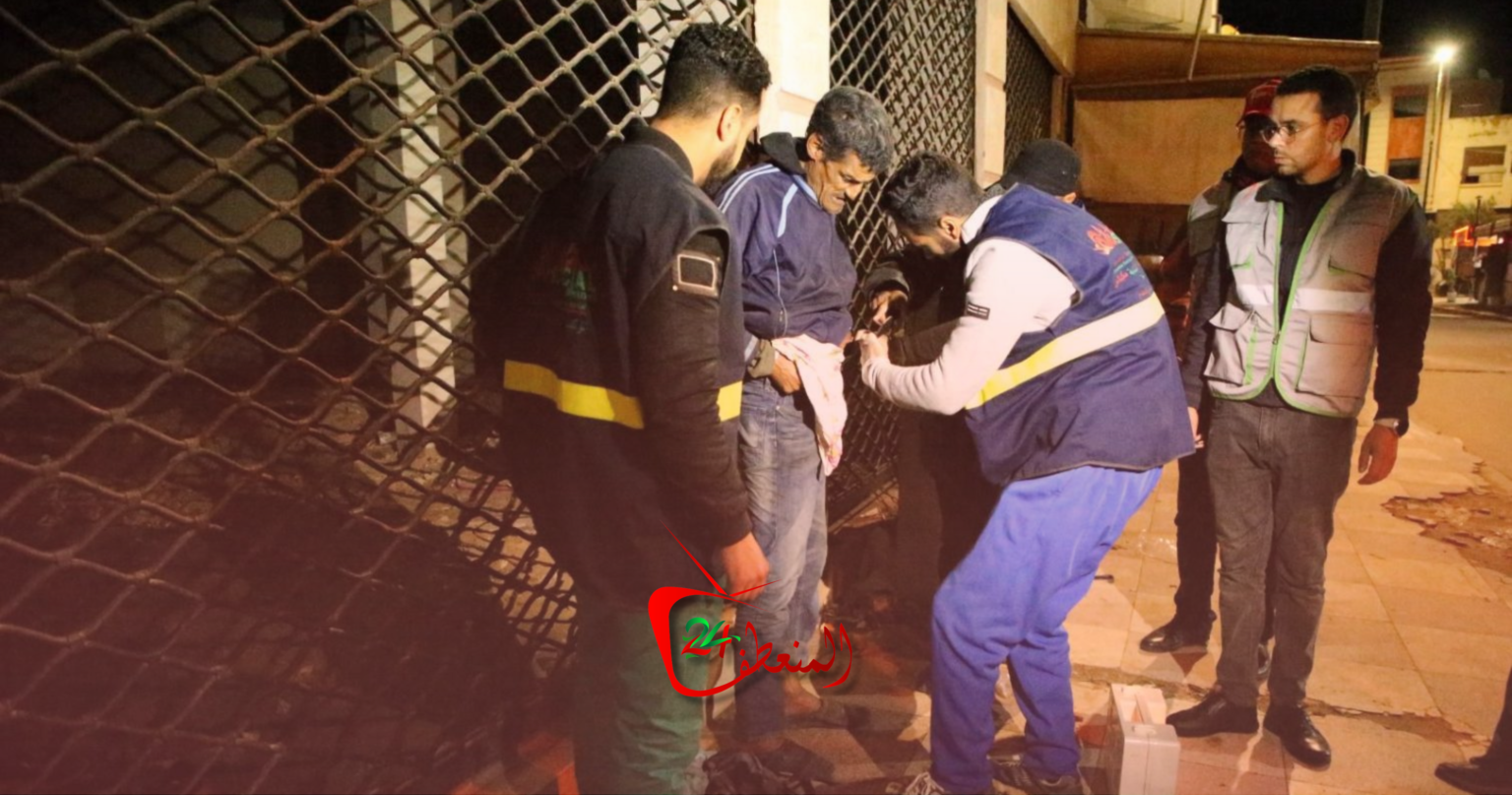 إفران تشهد تساقطات ثلجية مكثفة تعطل حركة المرور